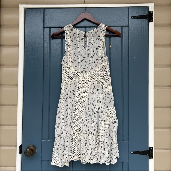 Anthropologie Floreat Windswept Floral Lace Dress Crochet Embroidery Size 2 - Picture 4 of 9